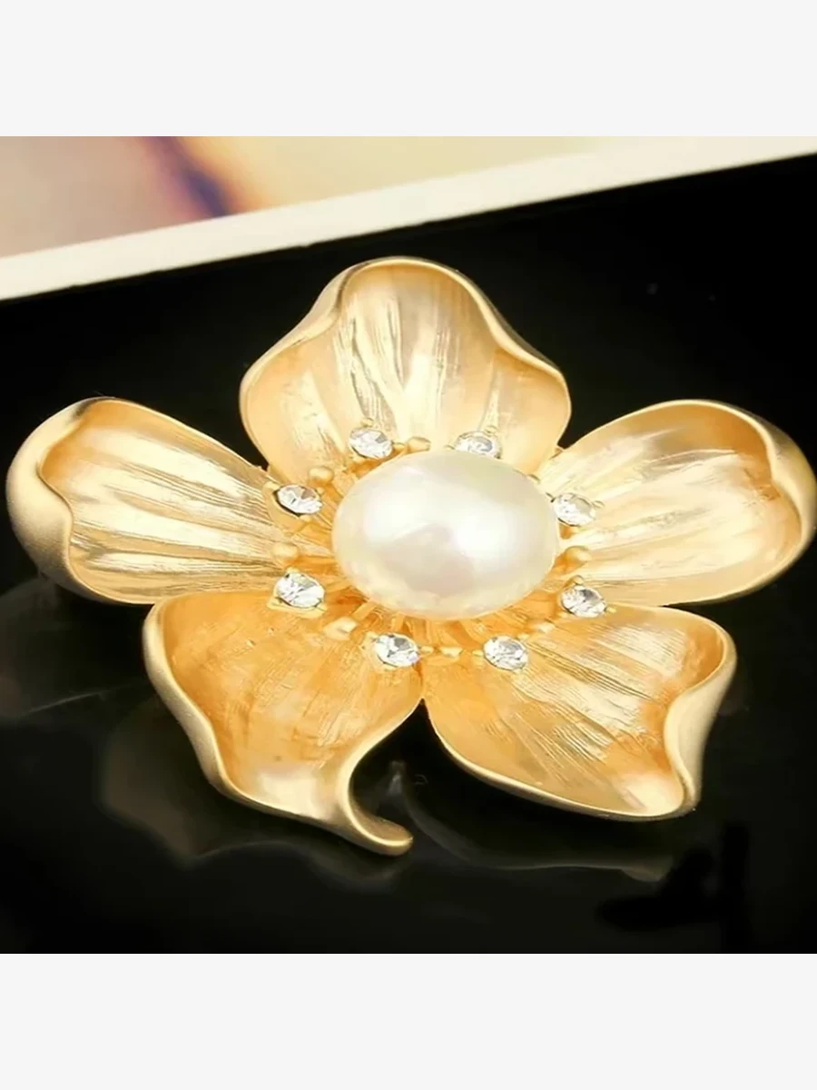 Decorative Brooch B318