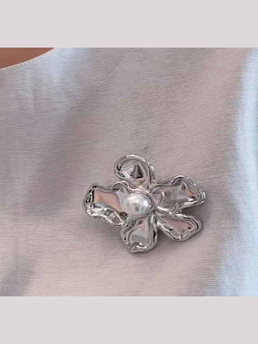 Silver Clover Brooch Pin
