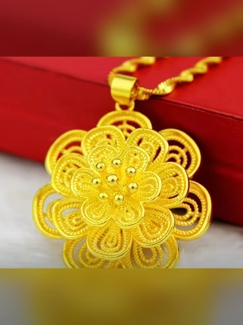 Filigree Flower Gold Pendant Necklace