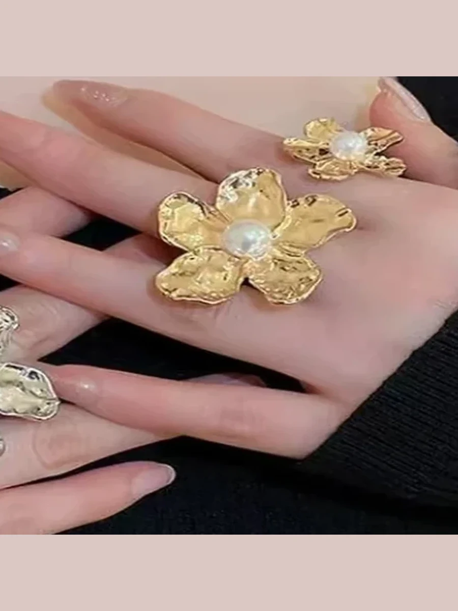 Oversized Floral Pearl Statement Ring