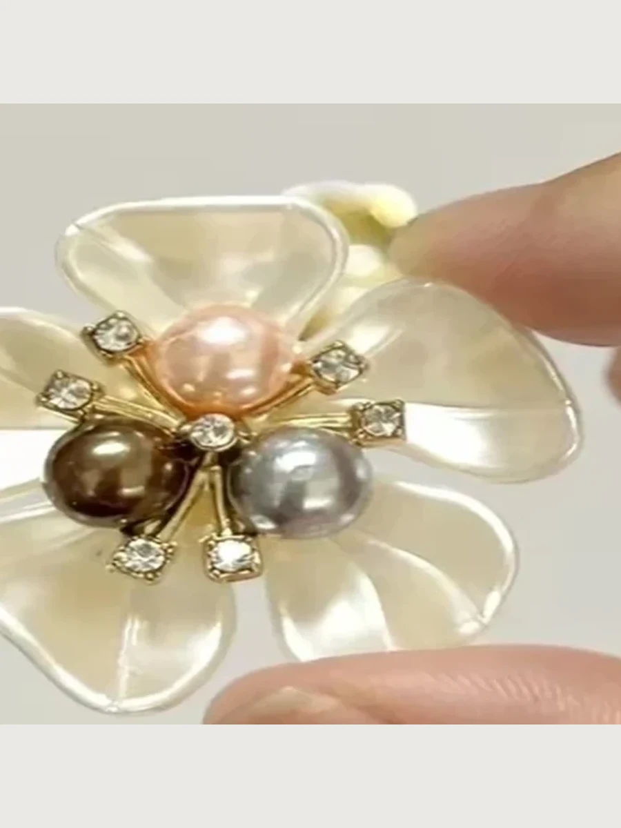 Cream Resin Flower Ring