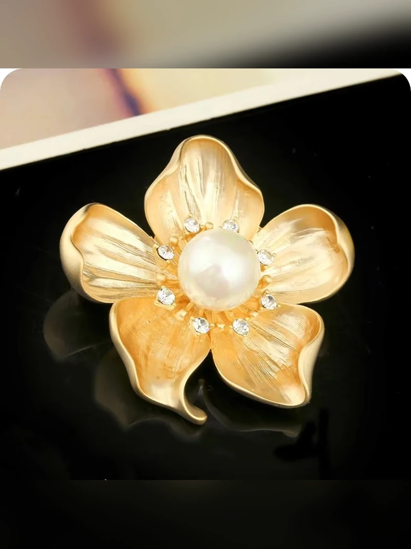 Gold Petal Pearl Ring