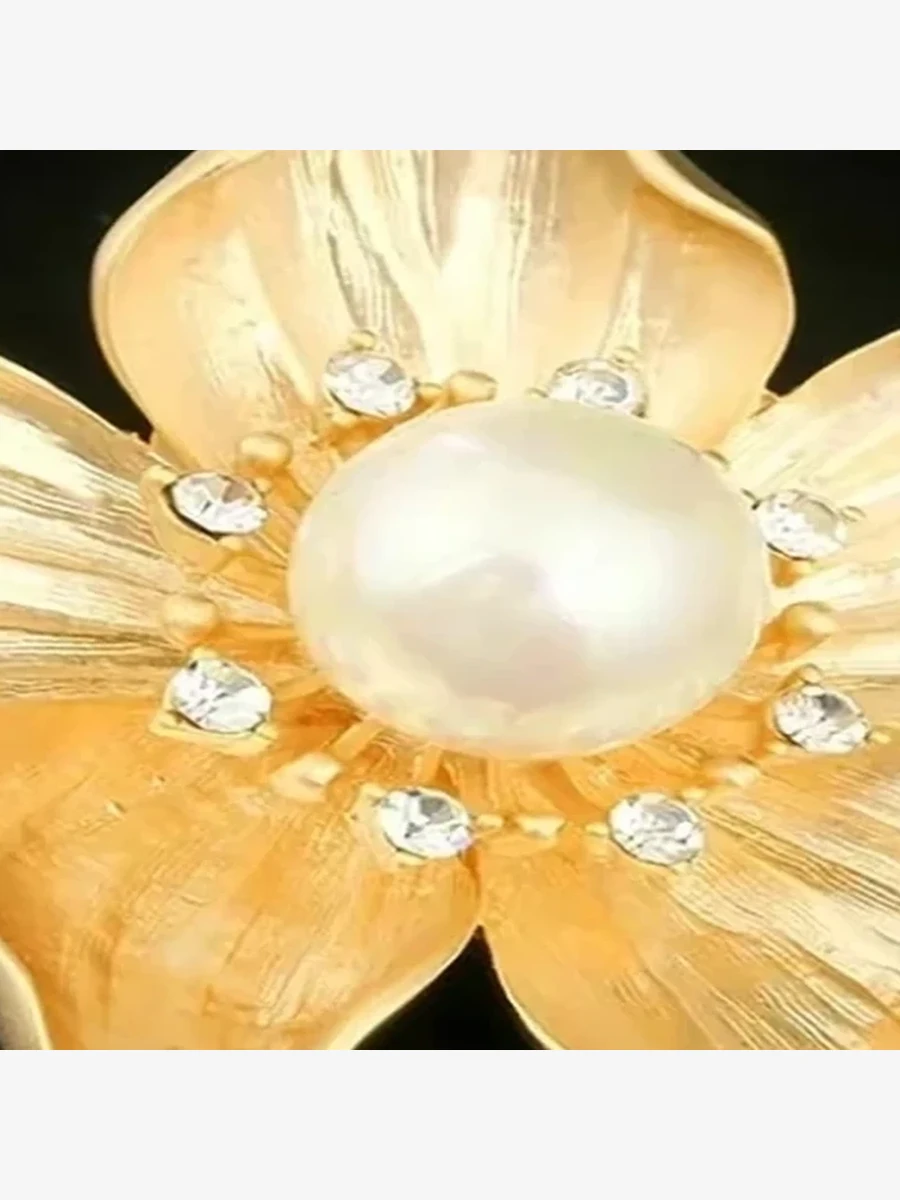 Gold Petal Pearl Ring