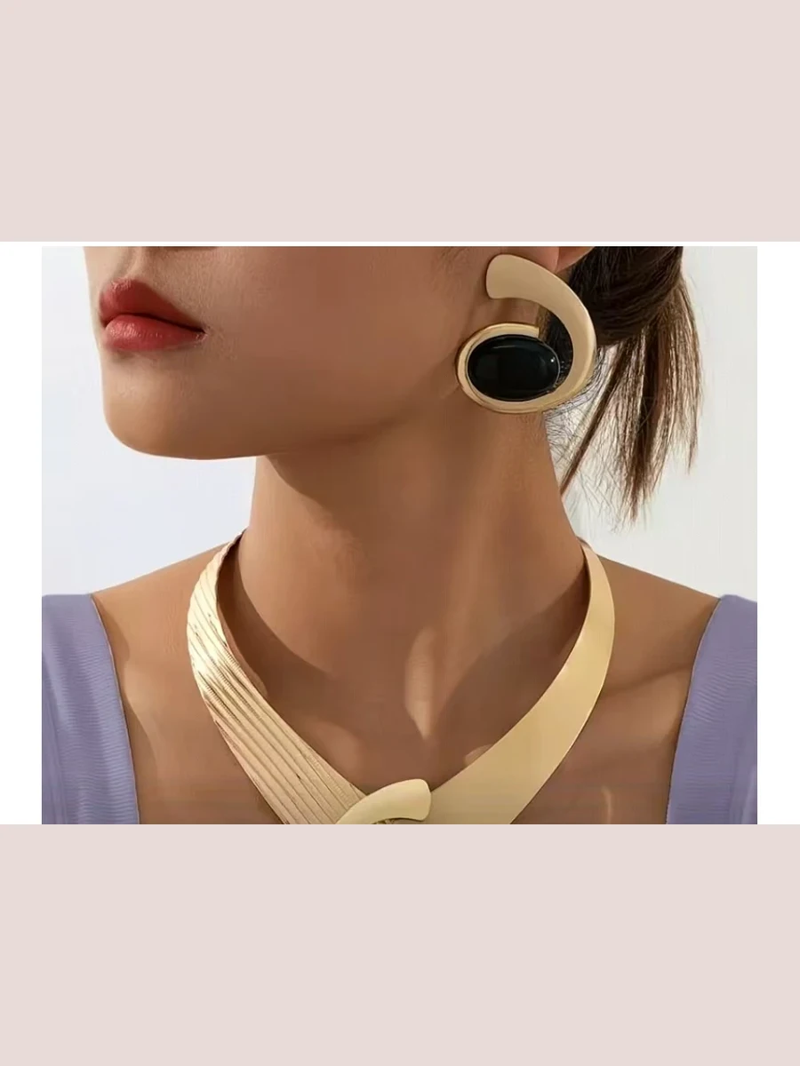 Gold Jewelry Piece 017
