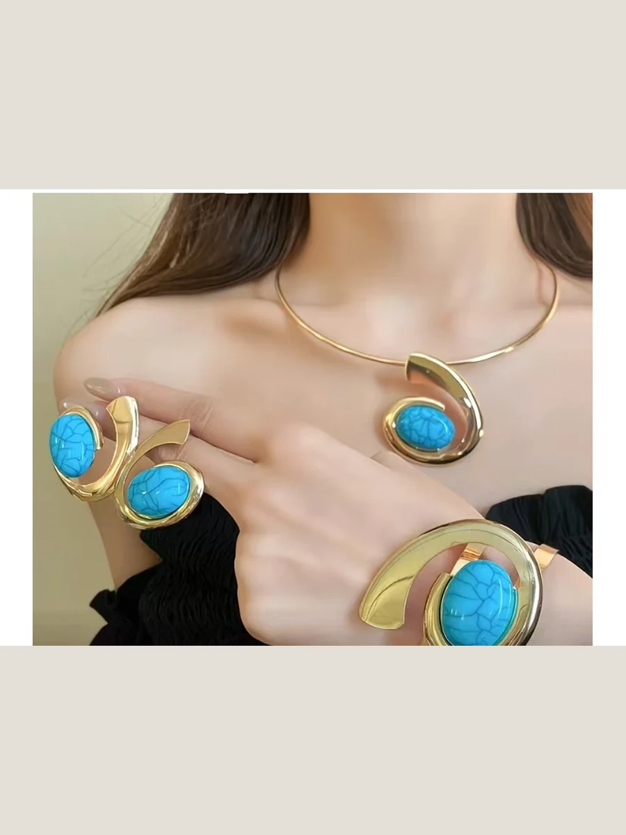 Gold Jewelry Piece 018